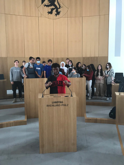 Die 9t Im Plenarsaal